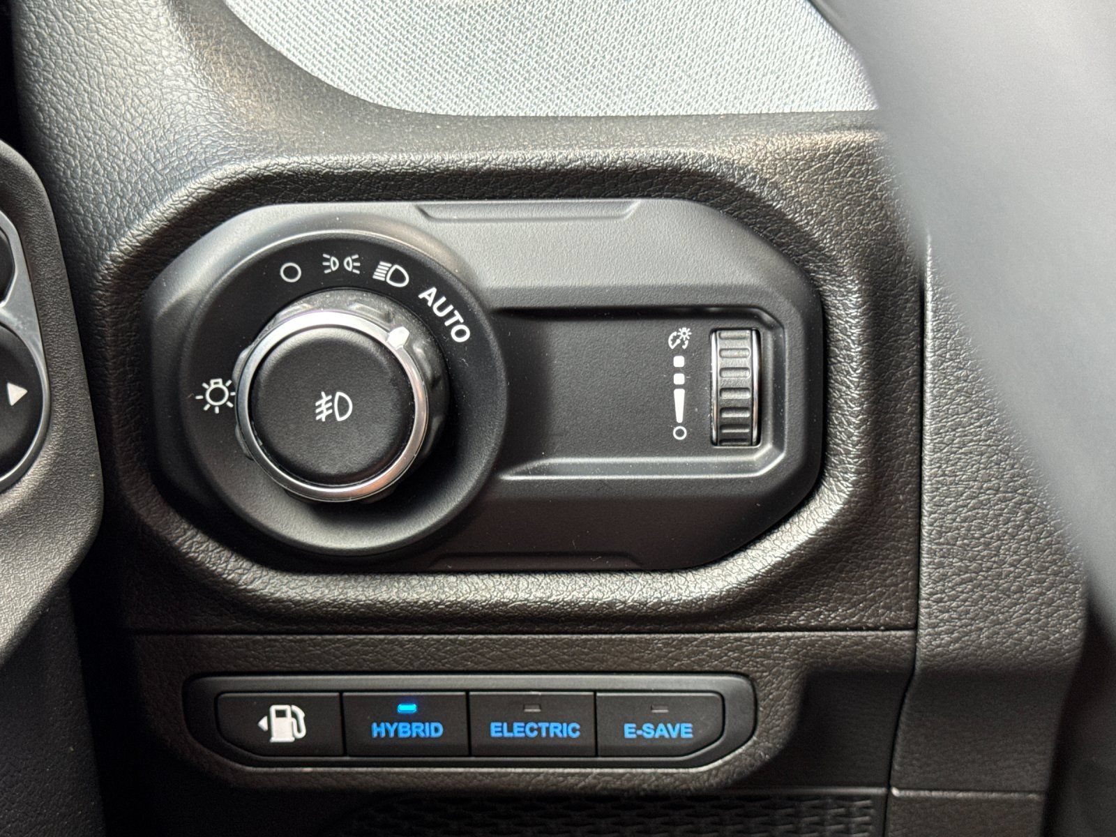 Used 2024 Jeep Wrangler Unlimited AWD/4WD image 34
