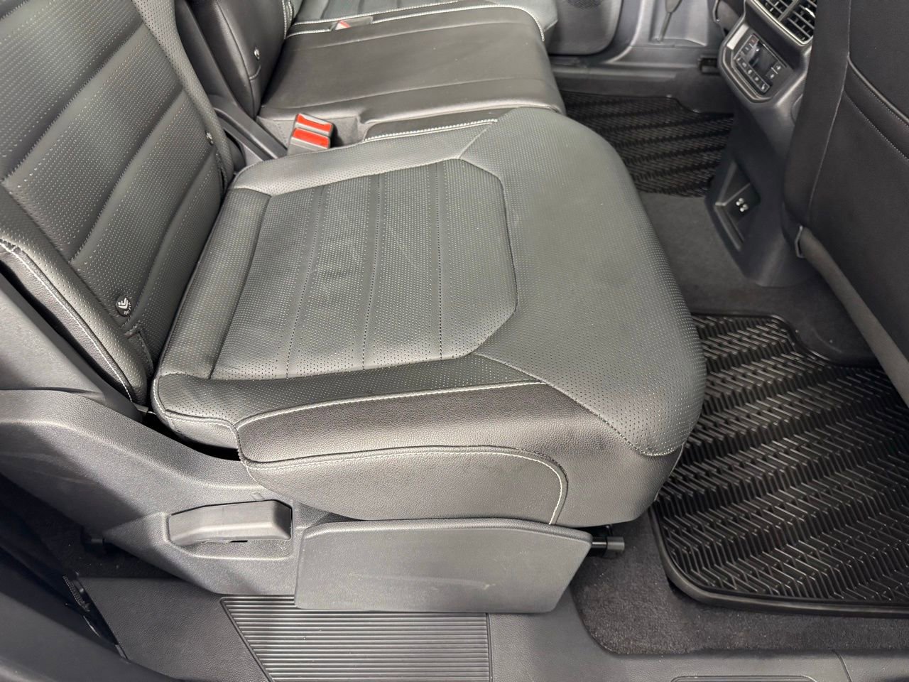 Used 2025 Volkswagen Atlas SEL image 34