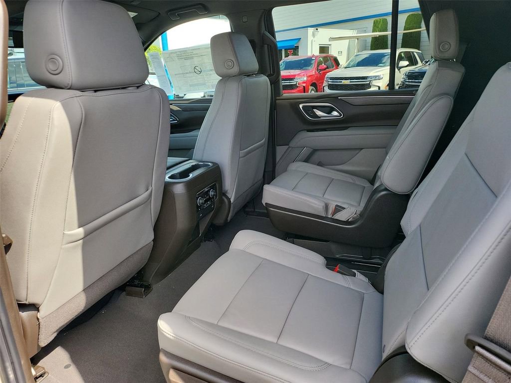 Used 2024 Chevrolet Tahoe LT w/ Luxury Package RWD image 17