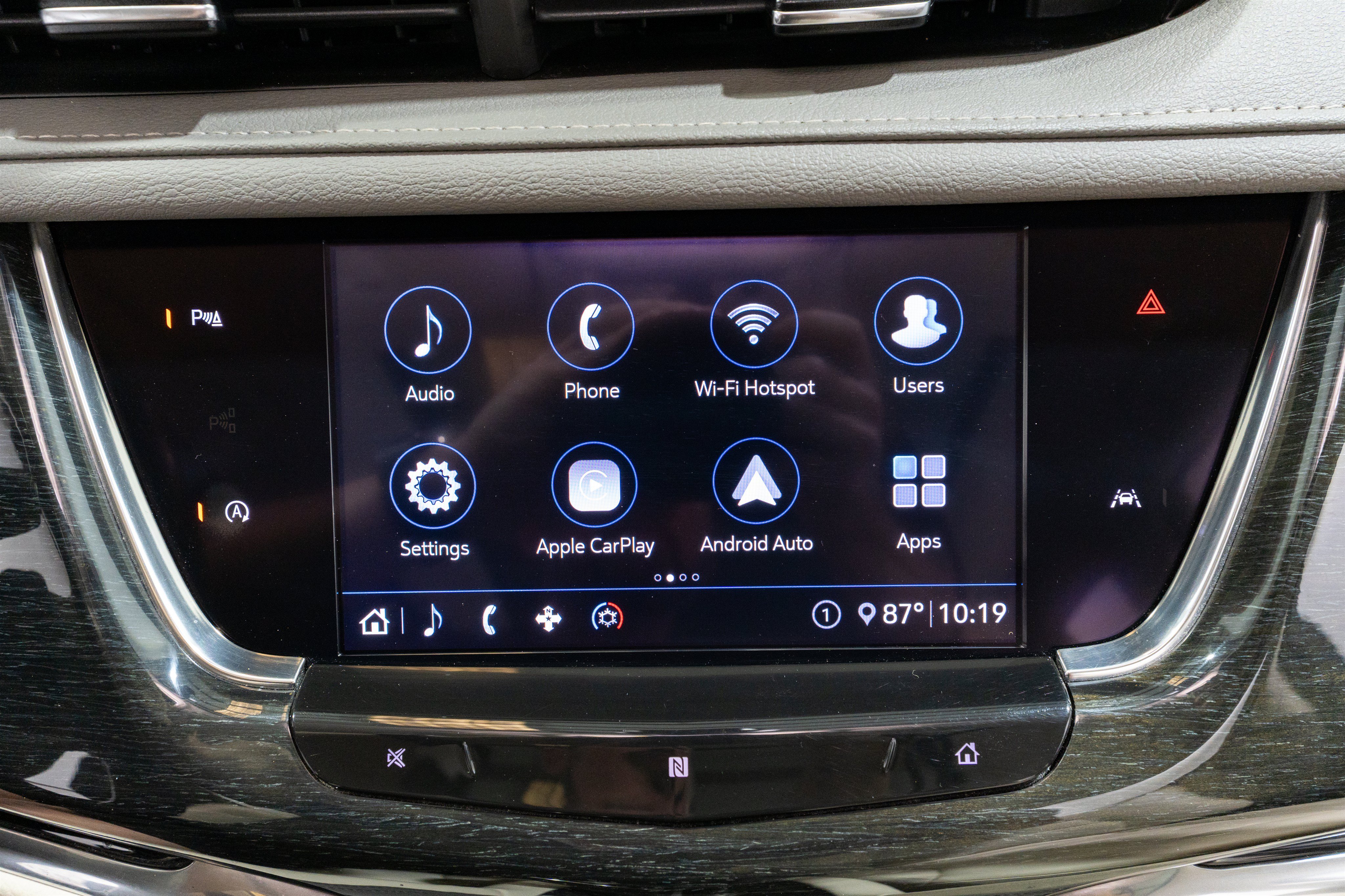 Used 2020 Cadillac XT6 Premium Luxury w/ LPO, Floor Liner Package AWD/4WD image 17
