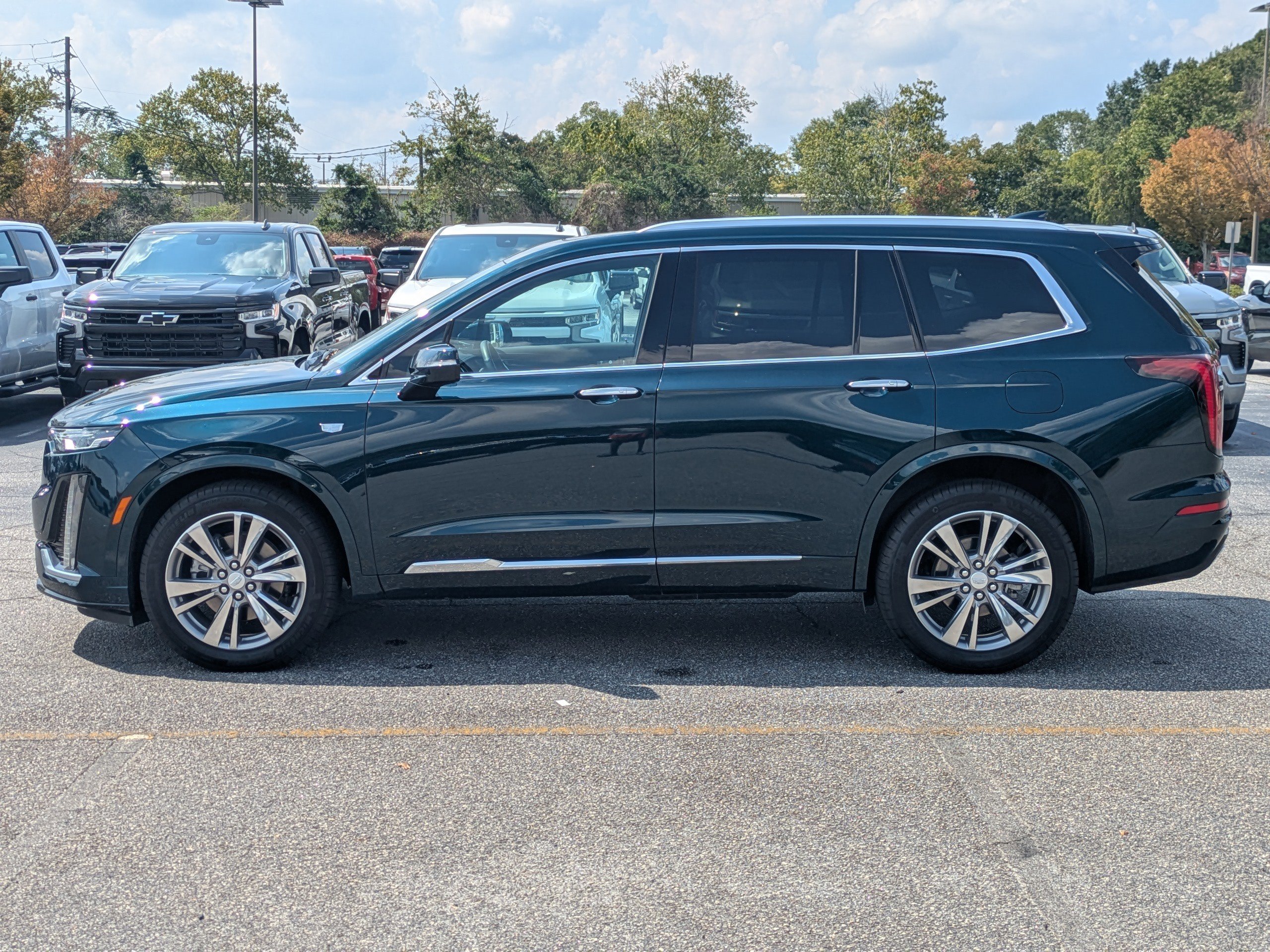 Used 2025 Cadillac XT6 Premium Luxury image 7