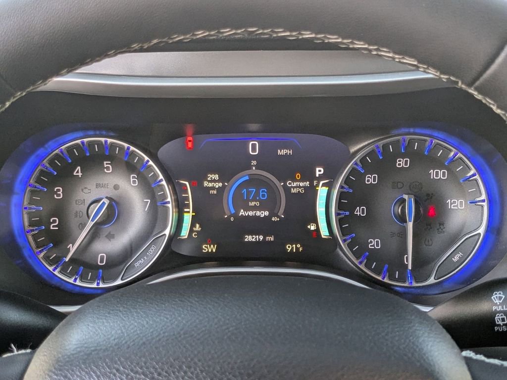 Used 2025 Chrysler Pacifica Select image 17