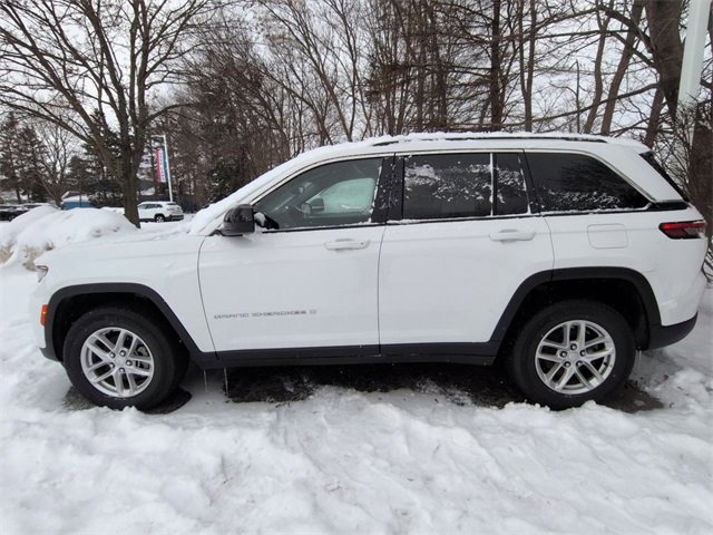 Used 2024 Jeep Grand Cherokee Laredo X image 6