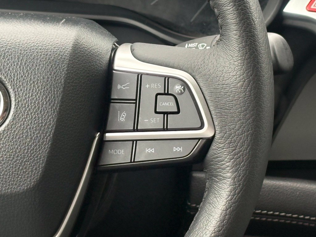 Used 2026 Toyota Sienna XLE FWD image 26