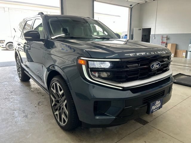 New 2027 Ford Expedition Platinum w/ Platinum Ultimate Package AWD/4WD image 3