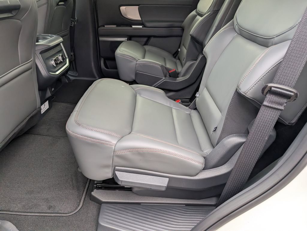 New 2025 Ford Expedition Active image 7