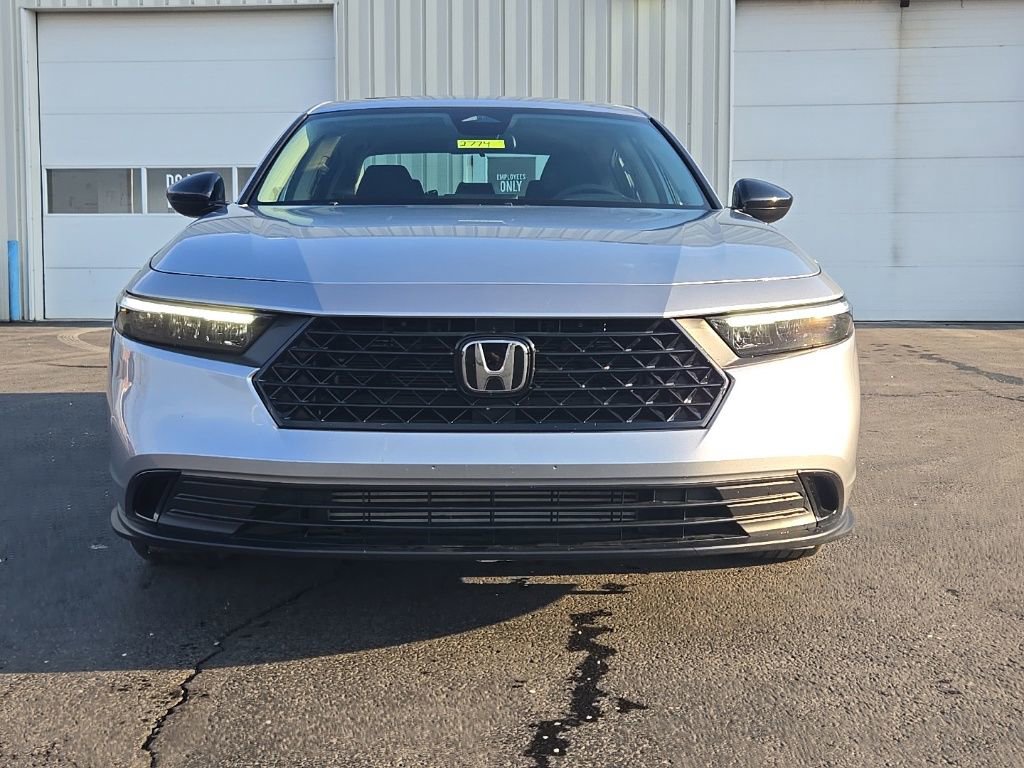Used 2025 Honda Accord SE image 2