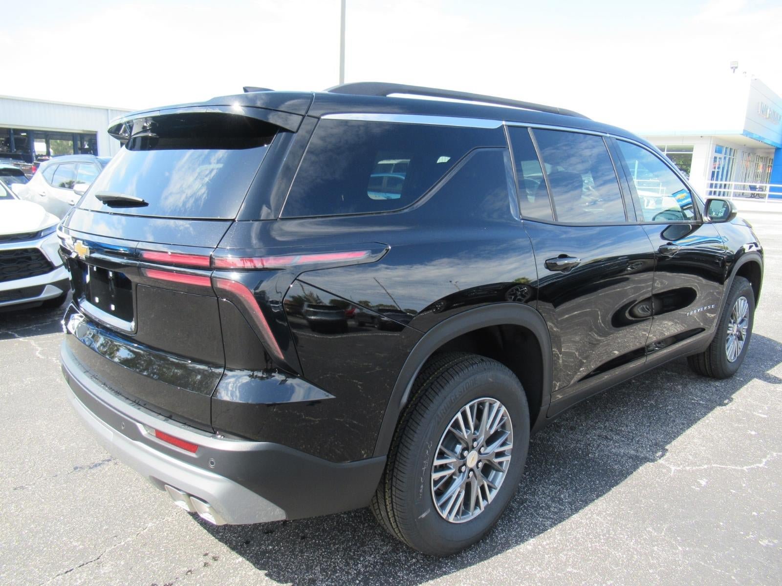 New 2027 Chevrolet Traverse LT FWD image 5