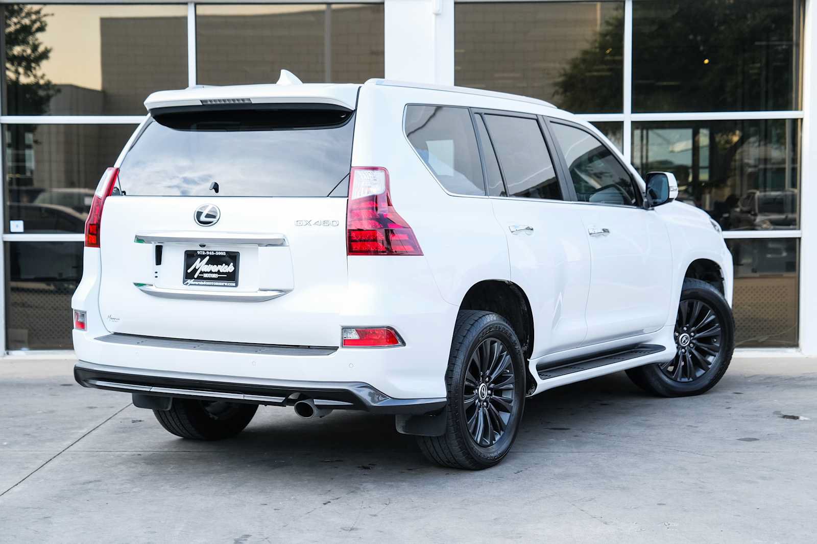 Used 2022 Lexus GX 460 Luxury w/ Sport Design Package AWD/4WD image 9