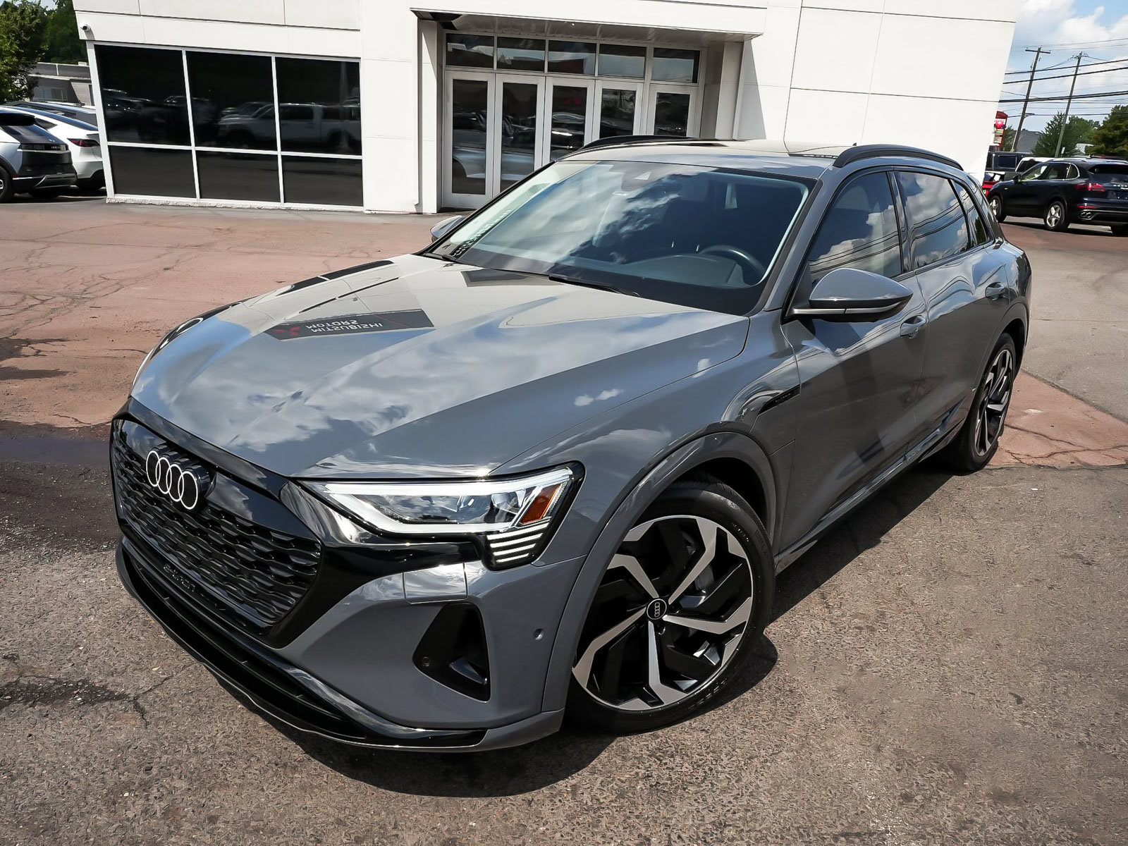 Used 2024 Audi Q8 e-tron Premium Plus w/ Premium Plus Package AWD/4WD image 8
