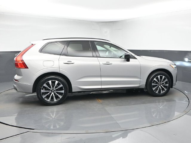 Used 2024 Volvo XC60 B5 Plus w/ Protection Package Premier AWD/4WD image 9