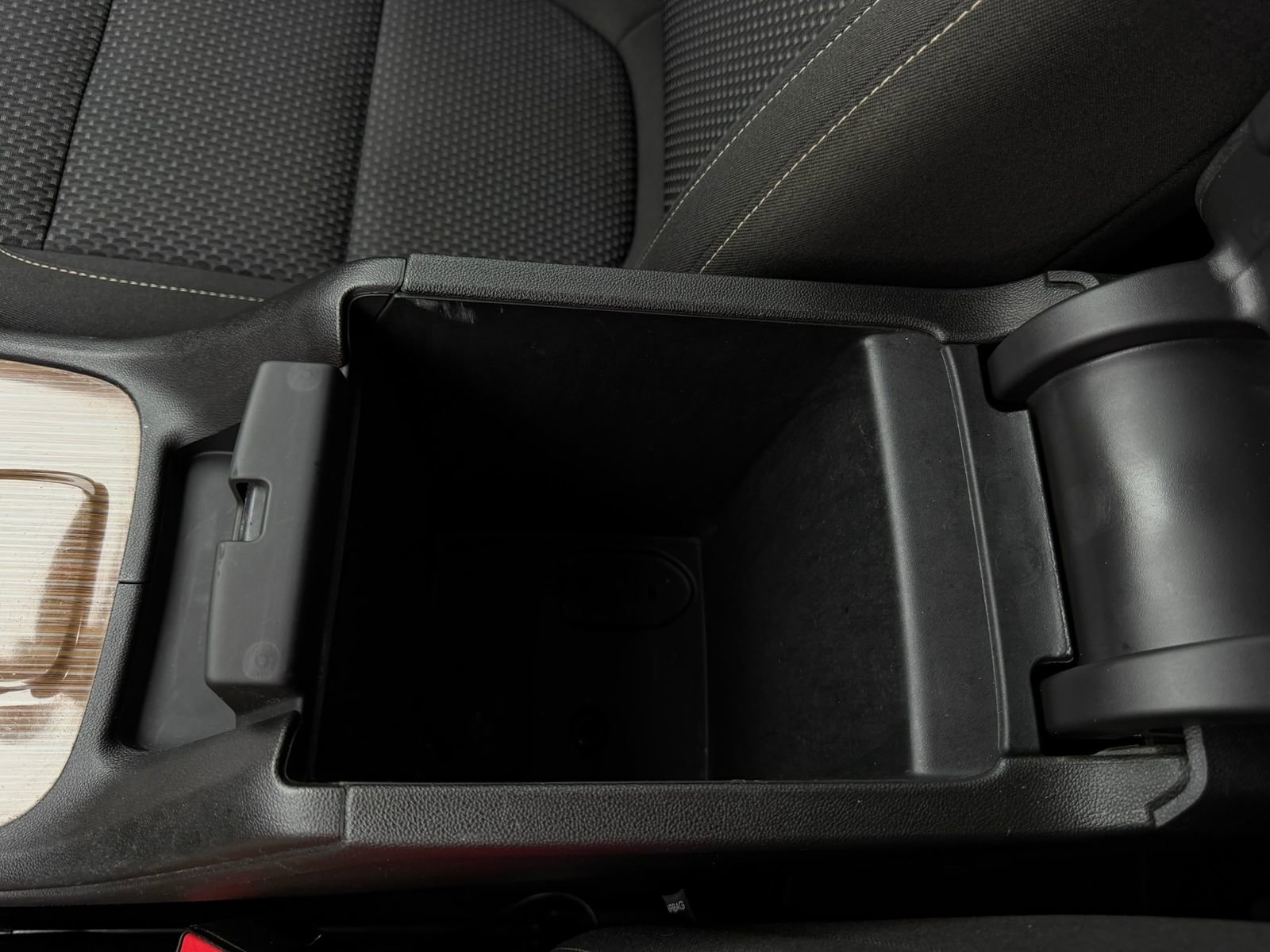 Used 2020 GMC Acadia SLE FWD image 19