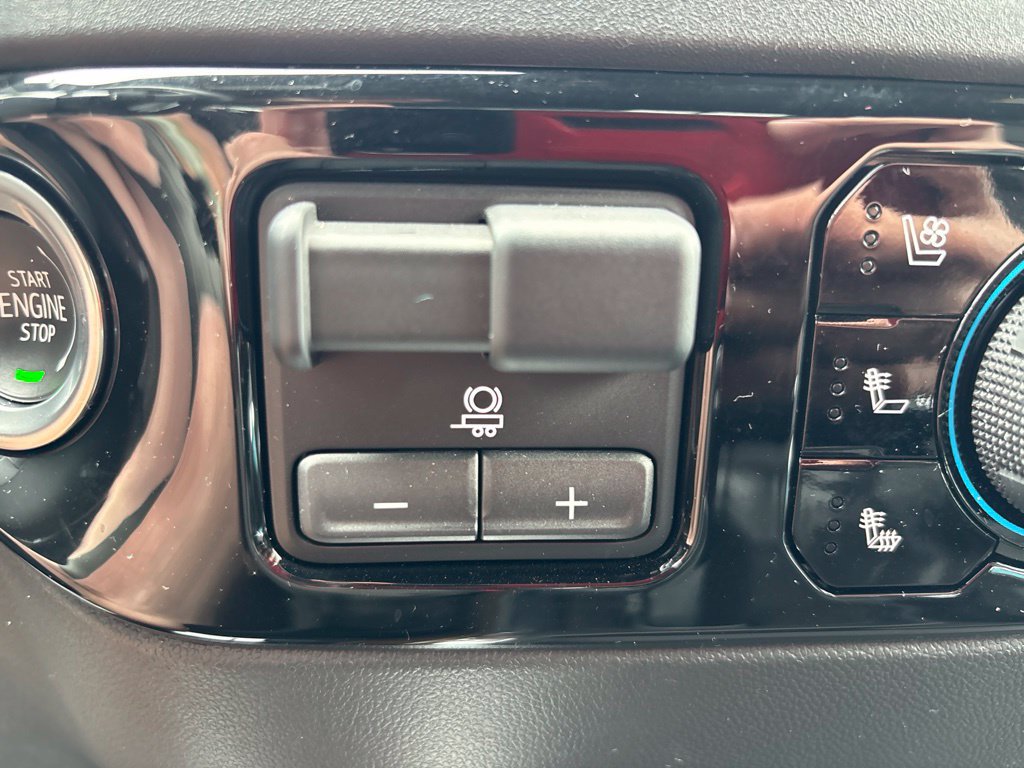 Used 2024 Chevrolet Silverado 1500 High Country RWD image 29