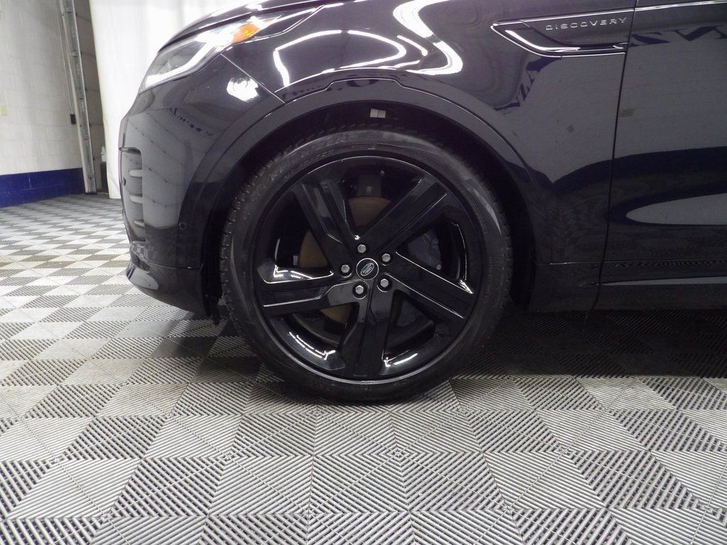 Used 2024 Land Rover Discovery Dynamic SE image 6