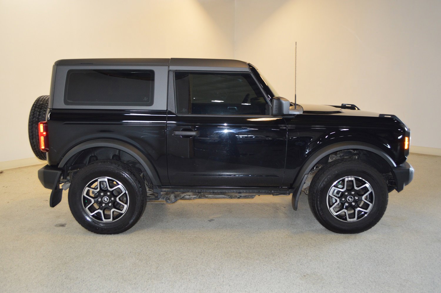 Used 2023 Ford Bronco 2-Door image 2