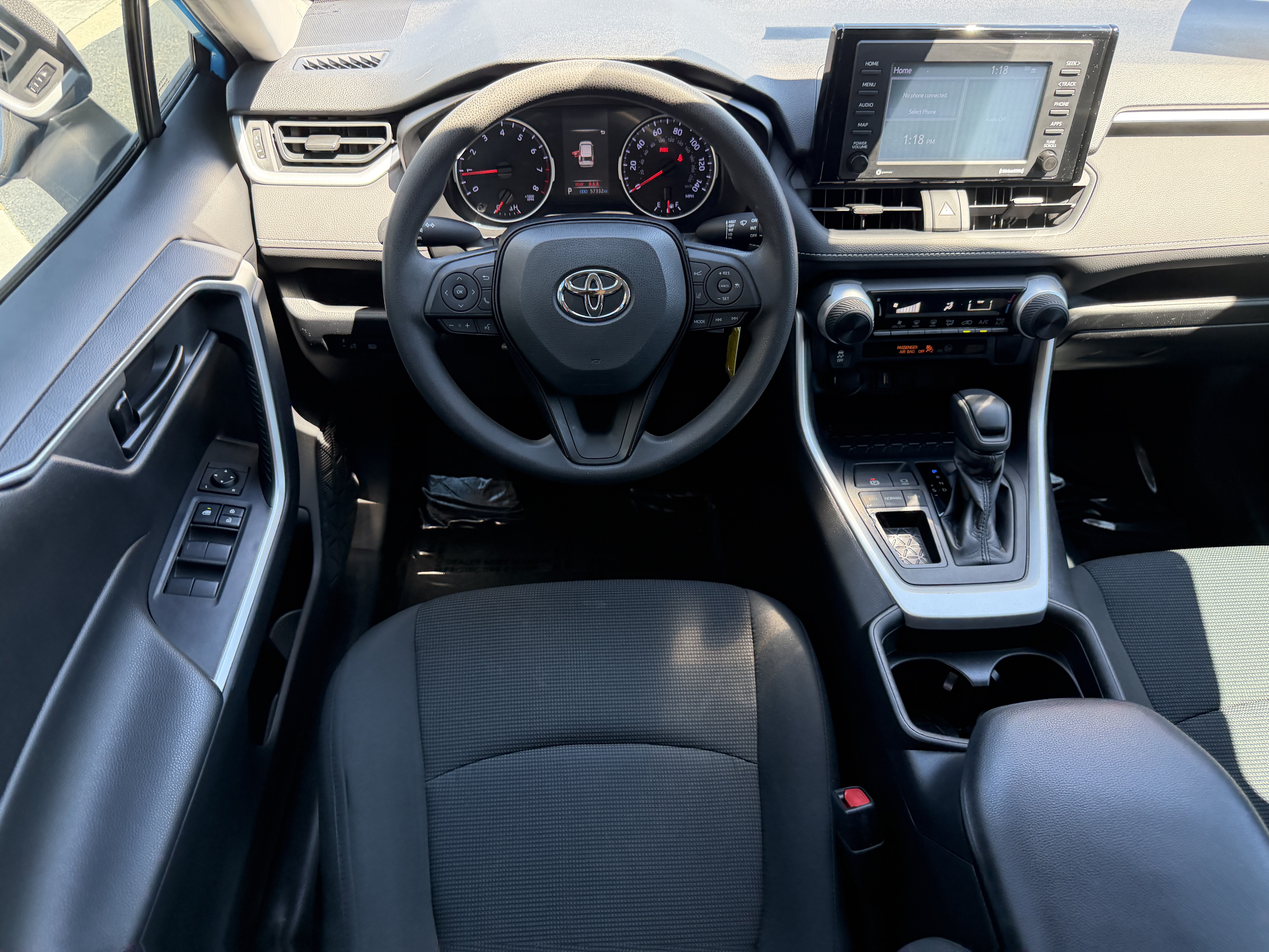 Used 2020 Toyota RAV4 LE FWD image 11