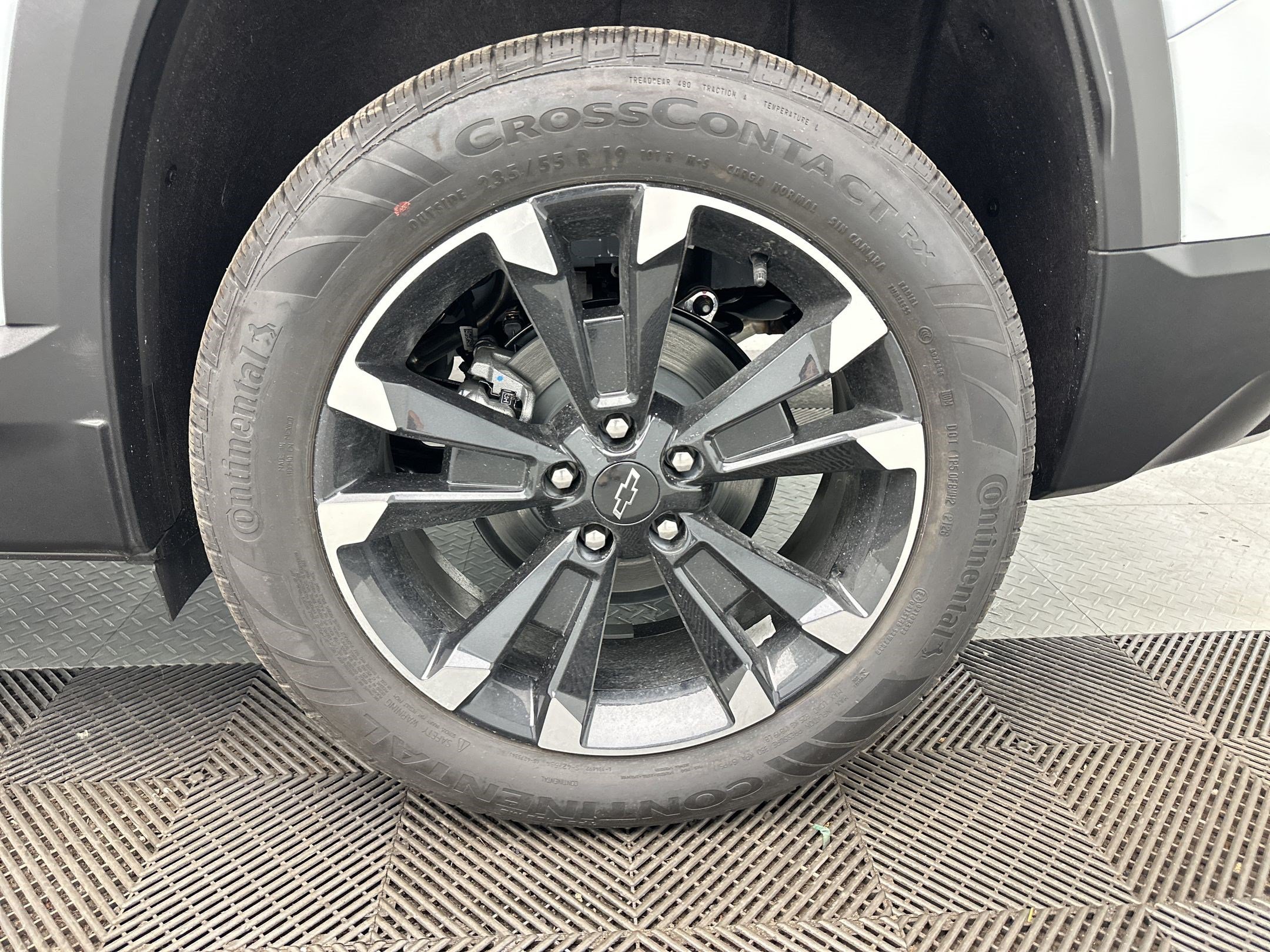 New 2027 Chevrolet Equinox RS w/ LPO, Floor Liner Package AWD/4WD image 13