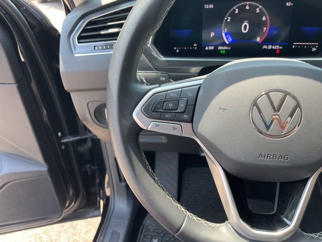 Used 2023 Volkswagen Tiguan SE image 18