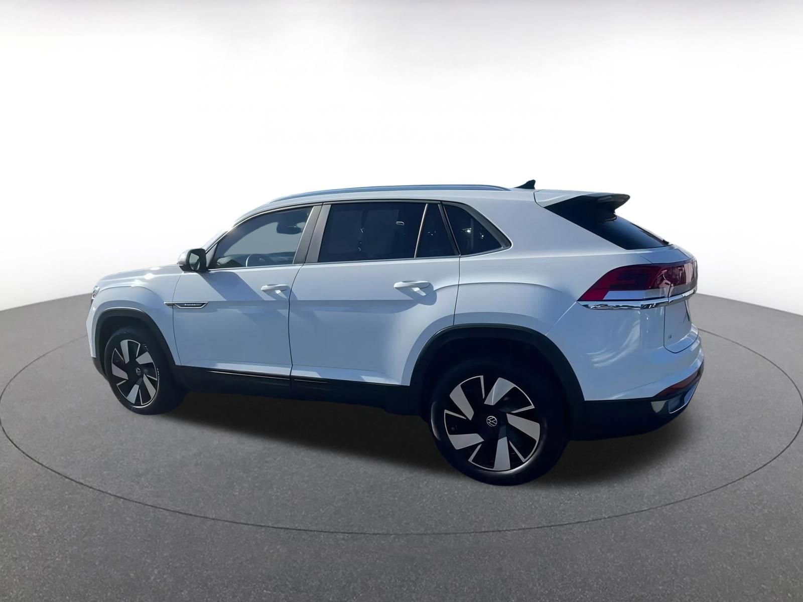 Used 2025 Volkswagen Atlas Cross Sport SE image 10