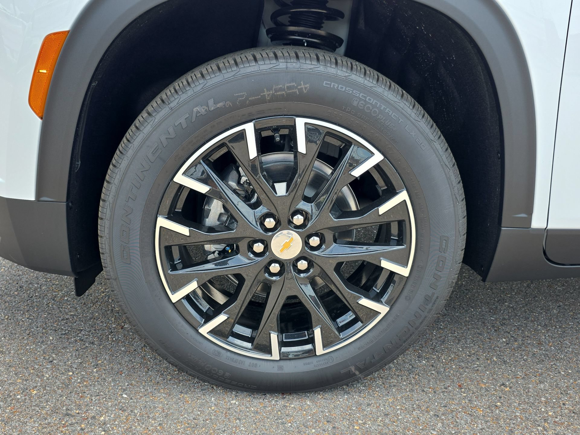 New 2026 Chevrolet Traverse LT w/ Sun and Wheel Package FWD image 9