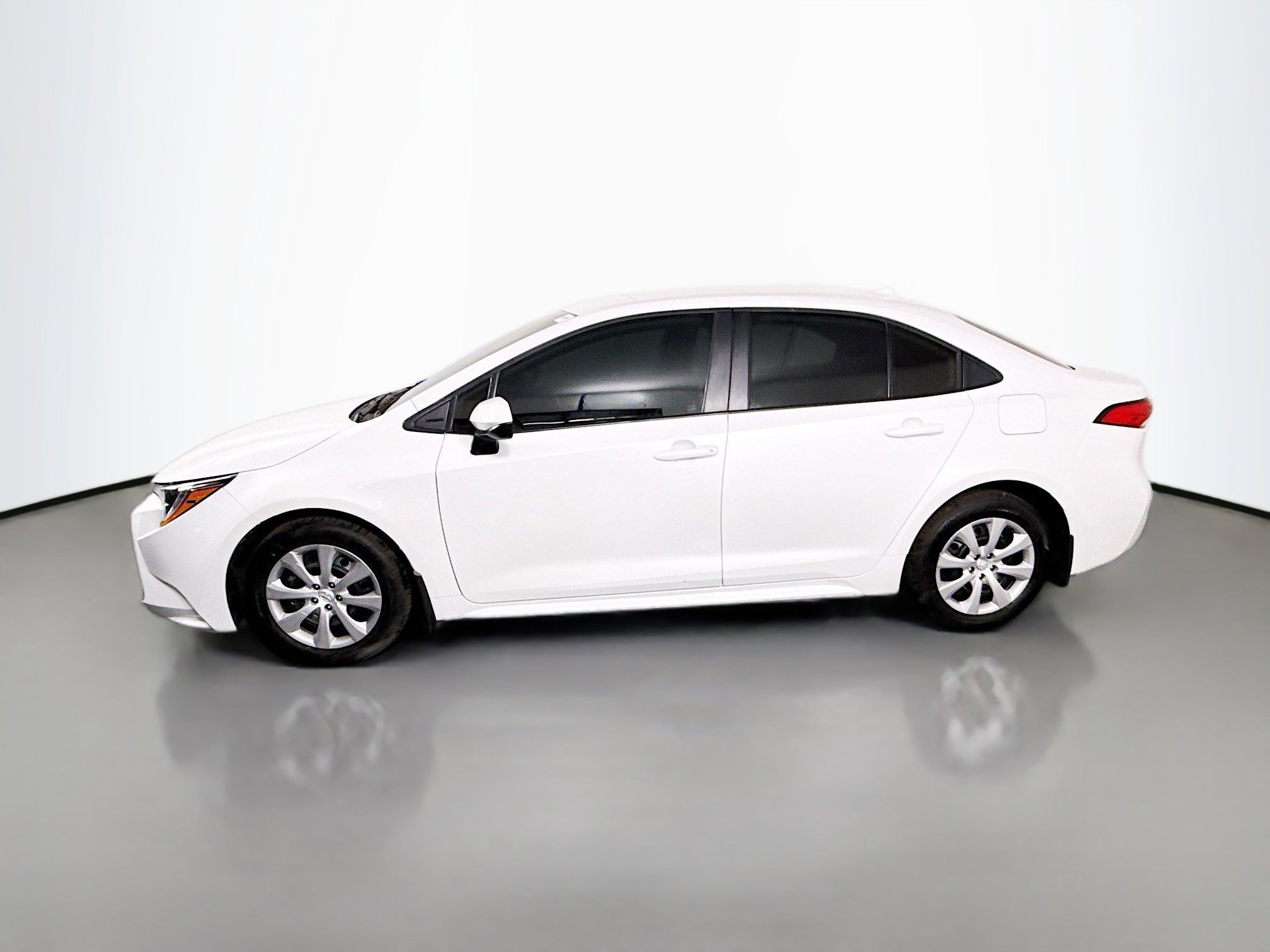 Used 2025 Toyota Corolla LE image 6