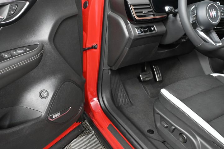 New 2025 Buick Envision Sport Touring image 6