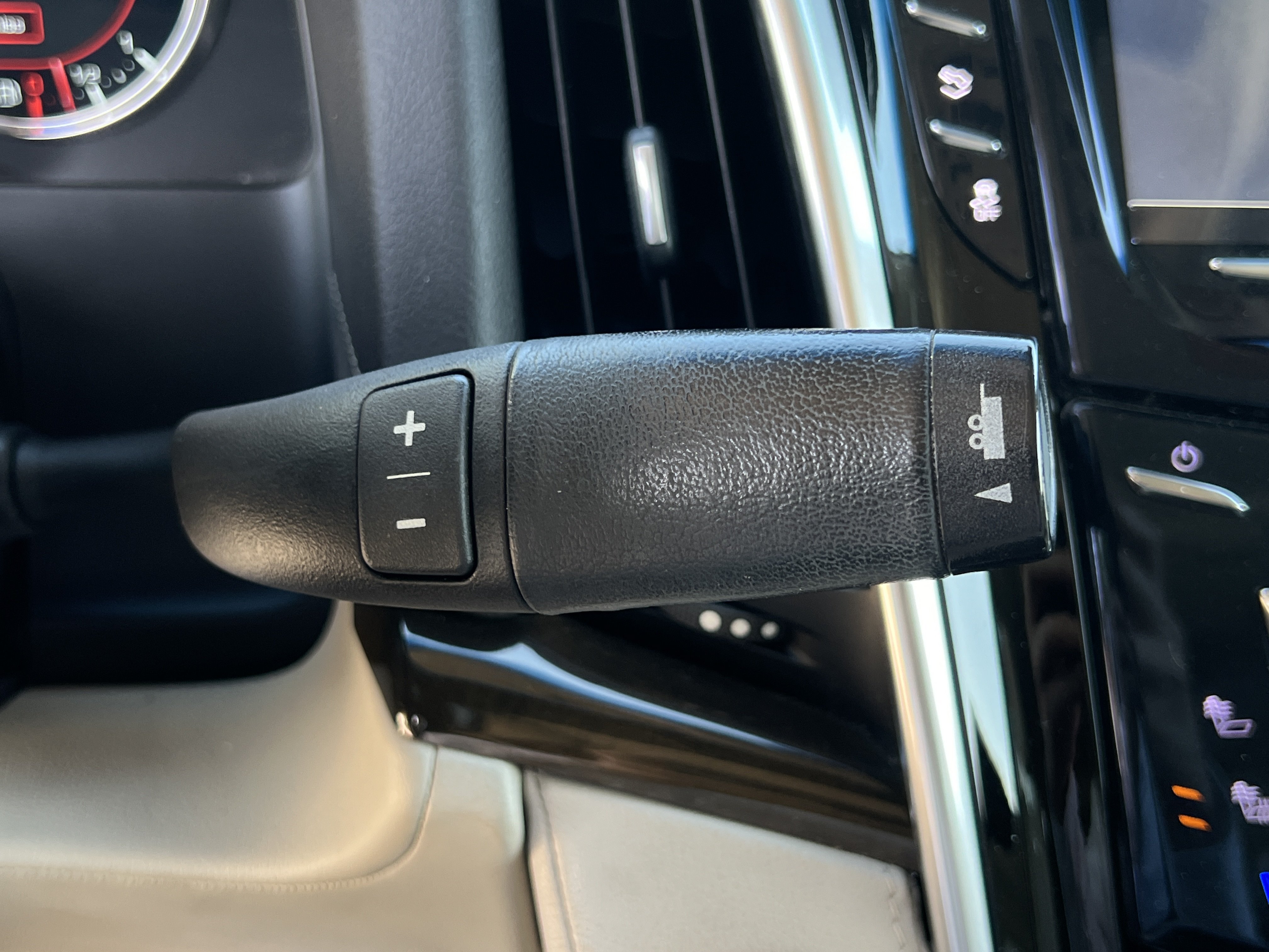 Used 2019 Cadillac Escalade ESV Luxury AWD/4WD image 22
