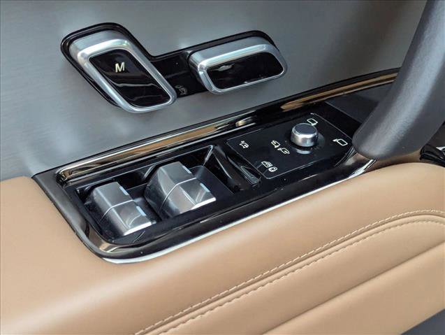 Used 2025 Land Rover Range Rover Sport SE image 12