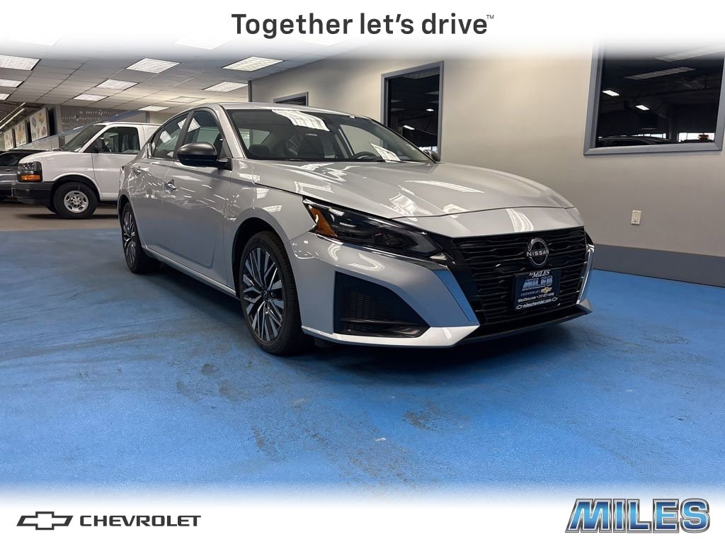 Used 2024 Nissan Altima 2.5 SV FWD image 1