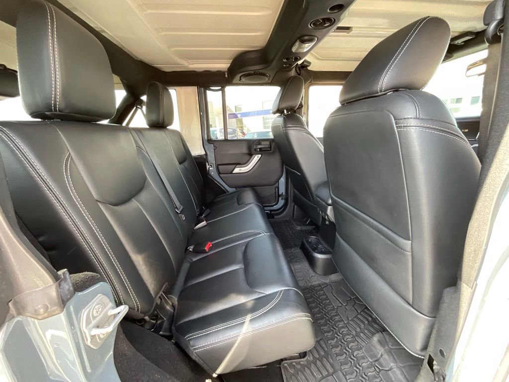 Used 2014 Jeep Wrangler Unlimited Sahara w/ Connectivity Group image 18