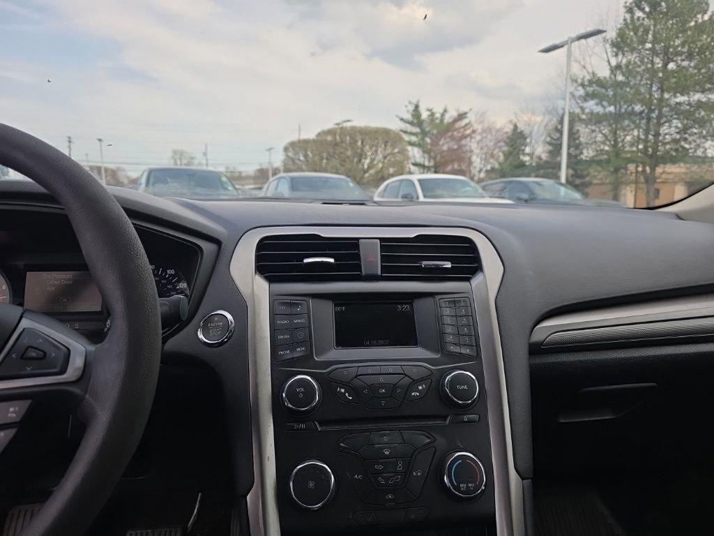 Used 2018 Ford Fusion SE image 19