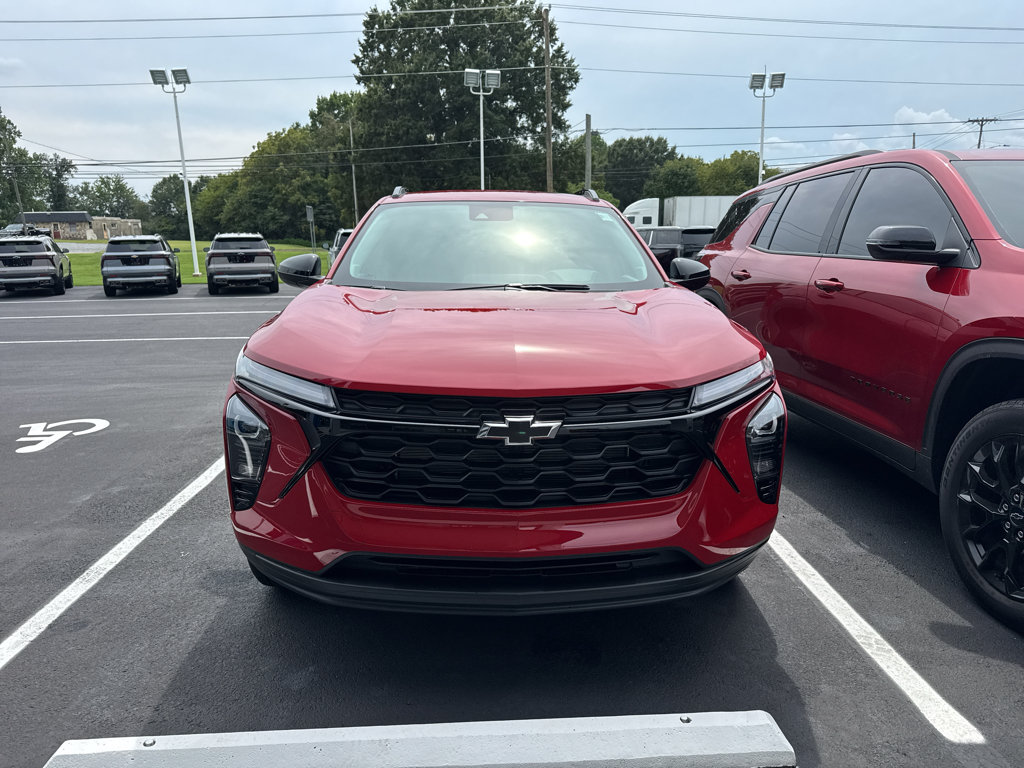 New 2026 Chevrolet Trax LT w/ Midnight Edition FWD image 2