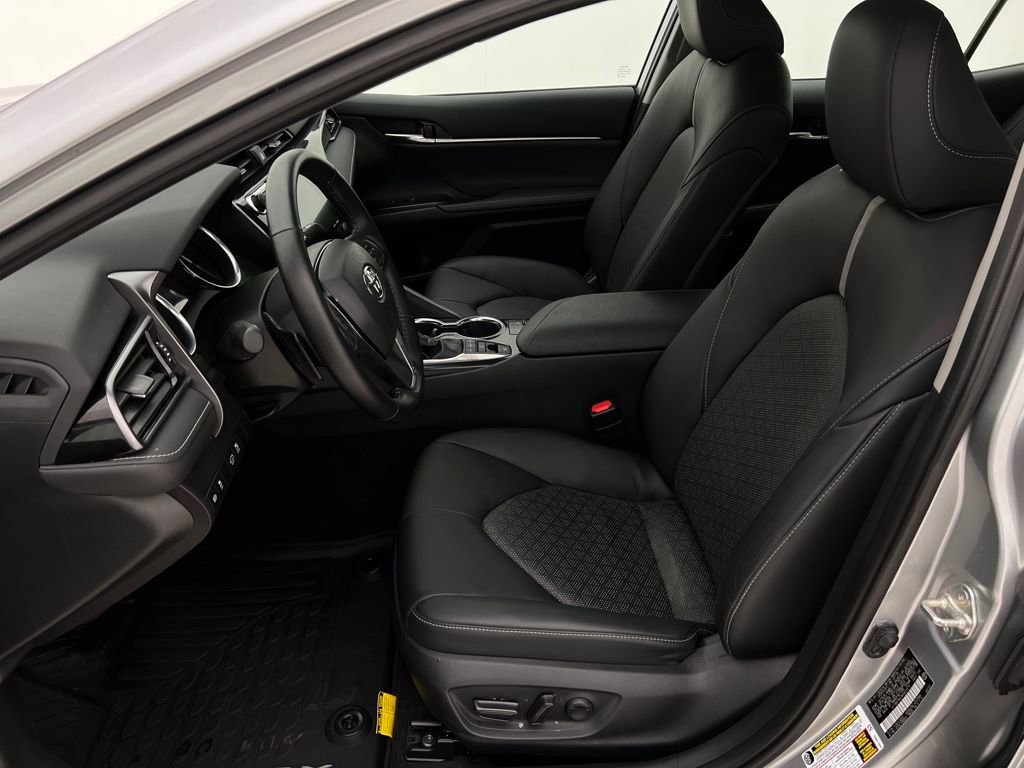 Used 2019 Toyota Camry XSE image 11