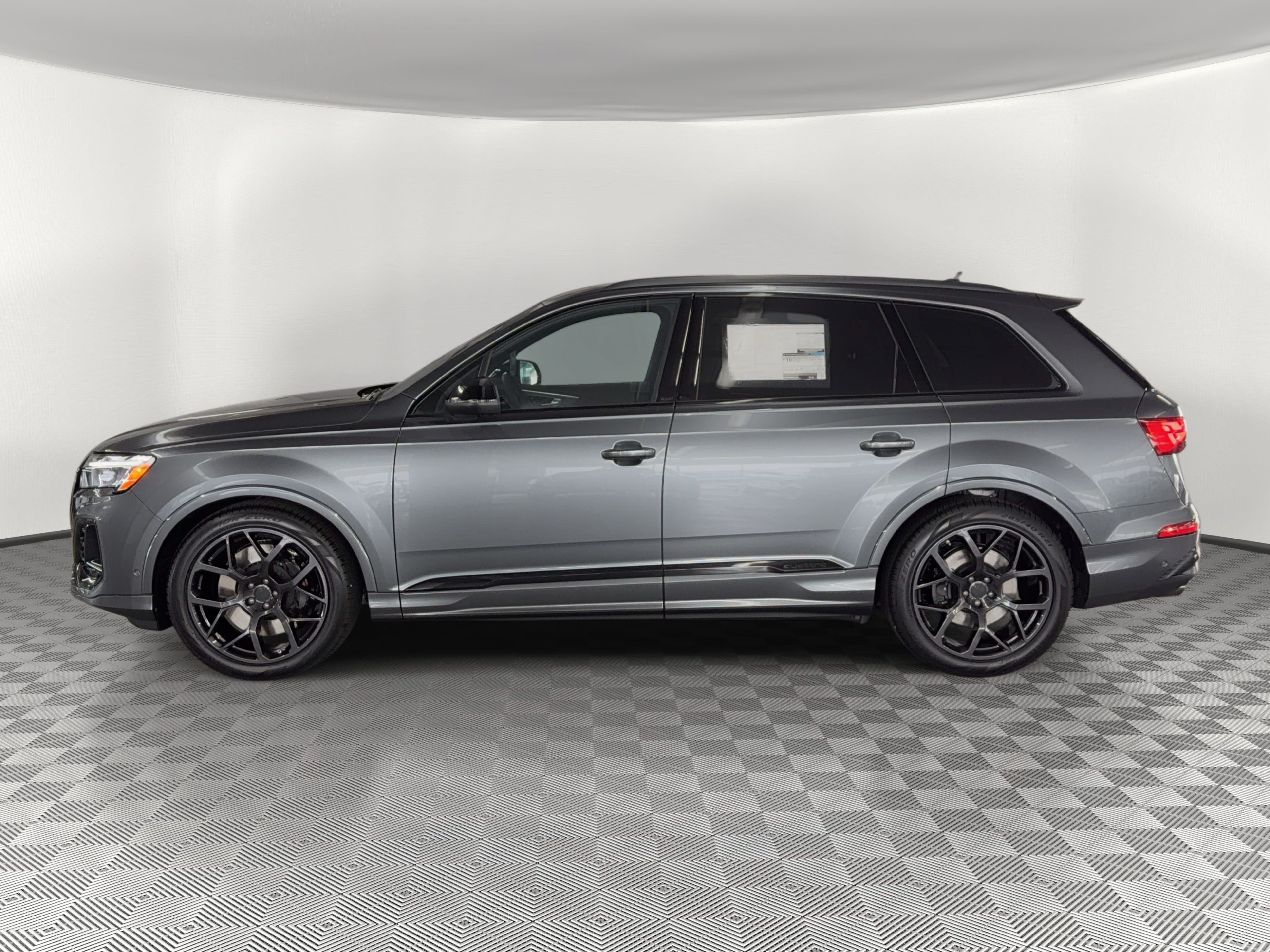 New 2026 Audi SQ7 Premium Plus AWD/4WD image 2