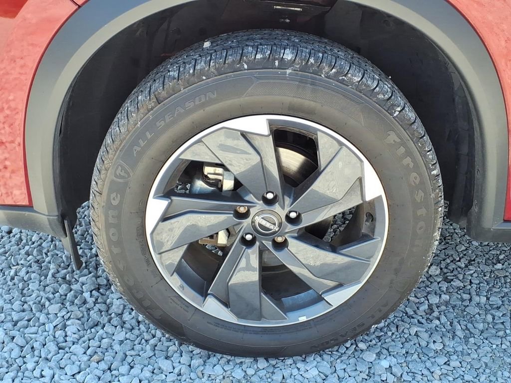 Used 2025 Nissan Rogue SV FWD image 13
