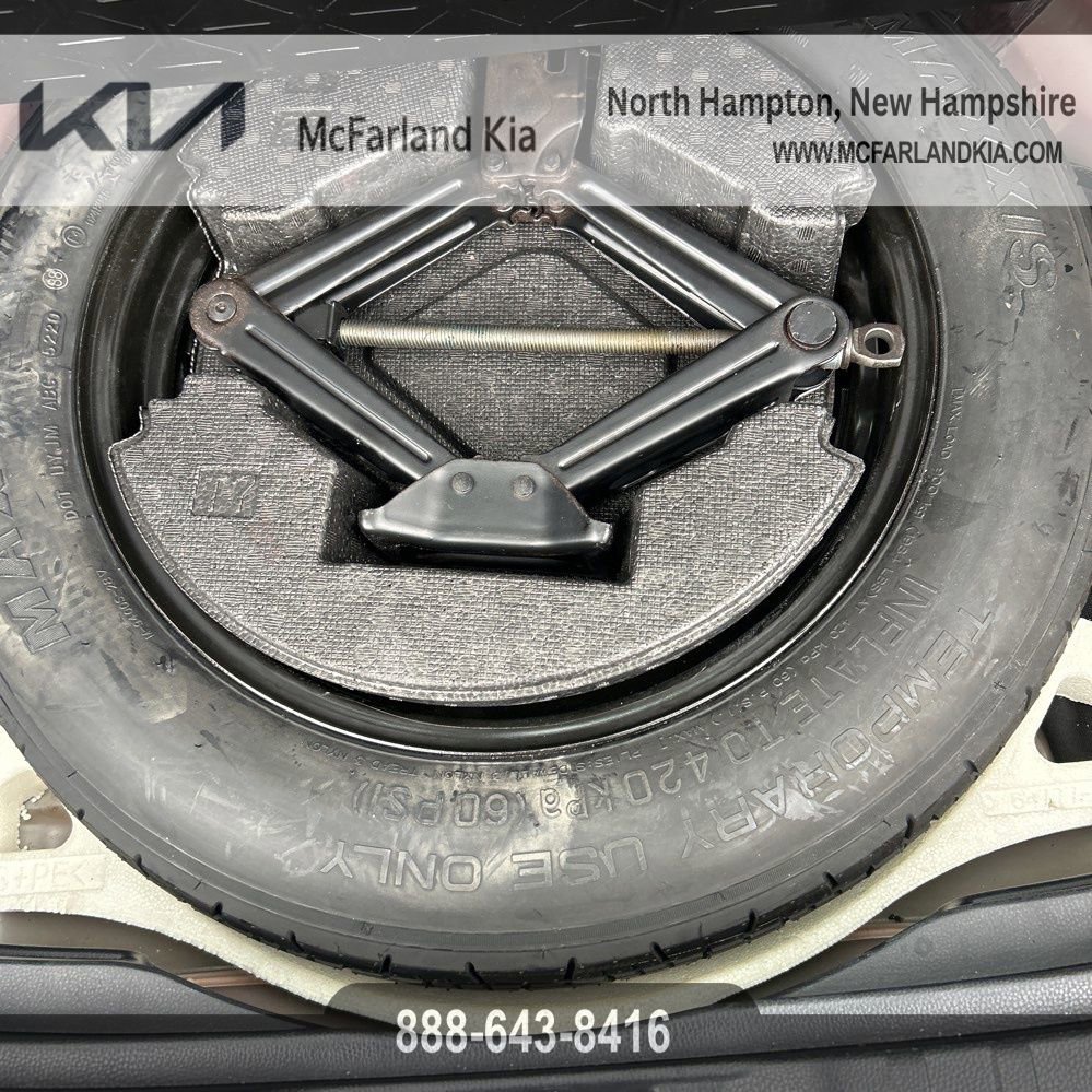 Used 2021 Toyota RAV4 LE image 23