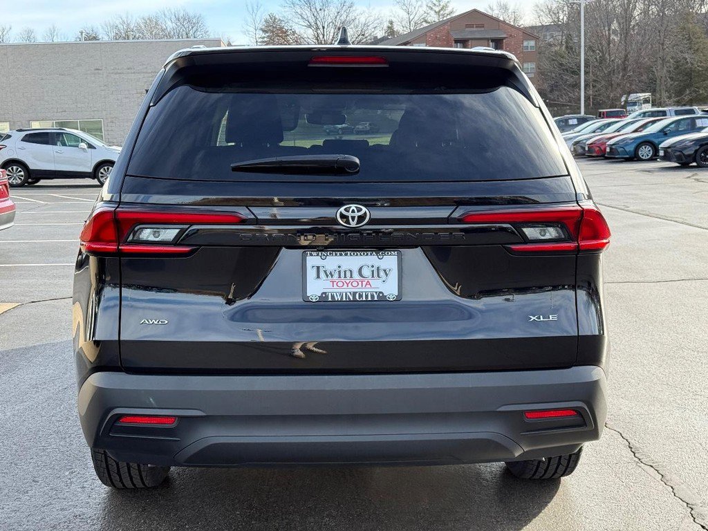 Certified 2025 Toyota Grand Highlander AWD image 5