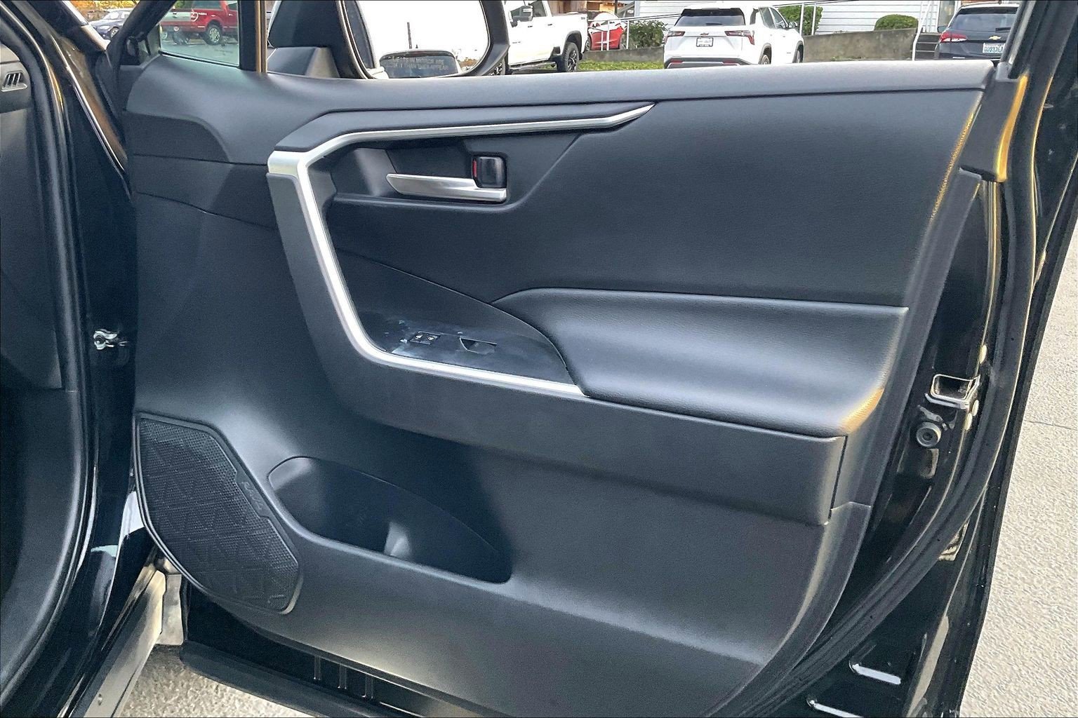 Used 2021 Toyota RAV4 XLE image 23