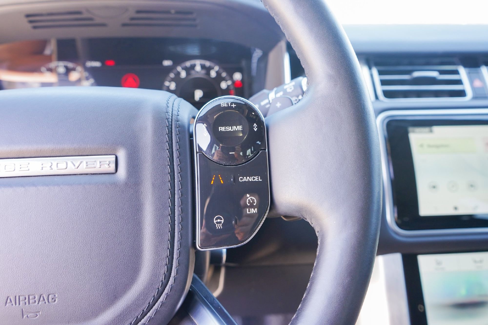 Used 2020 Land Rover Range Rover HSE image 11