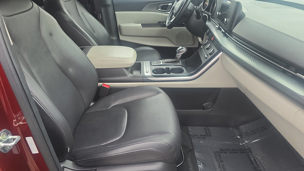 Used 2023 Kia Carnival LX FWD image 13