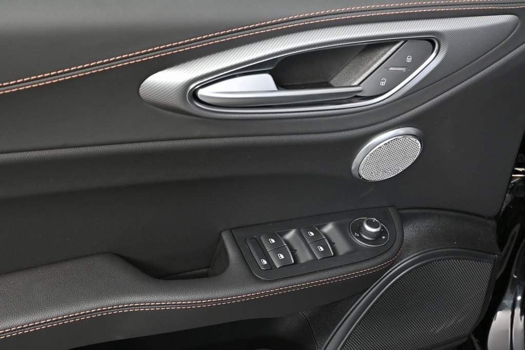 New 2025 Alfa Romeo Giulia w/ Driving Assist Package image 7