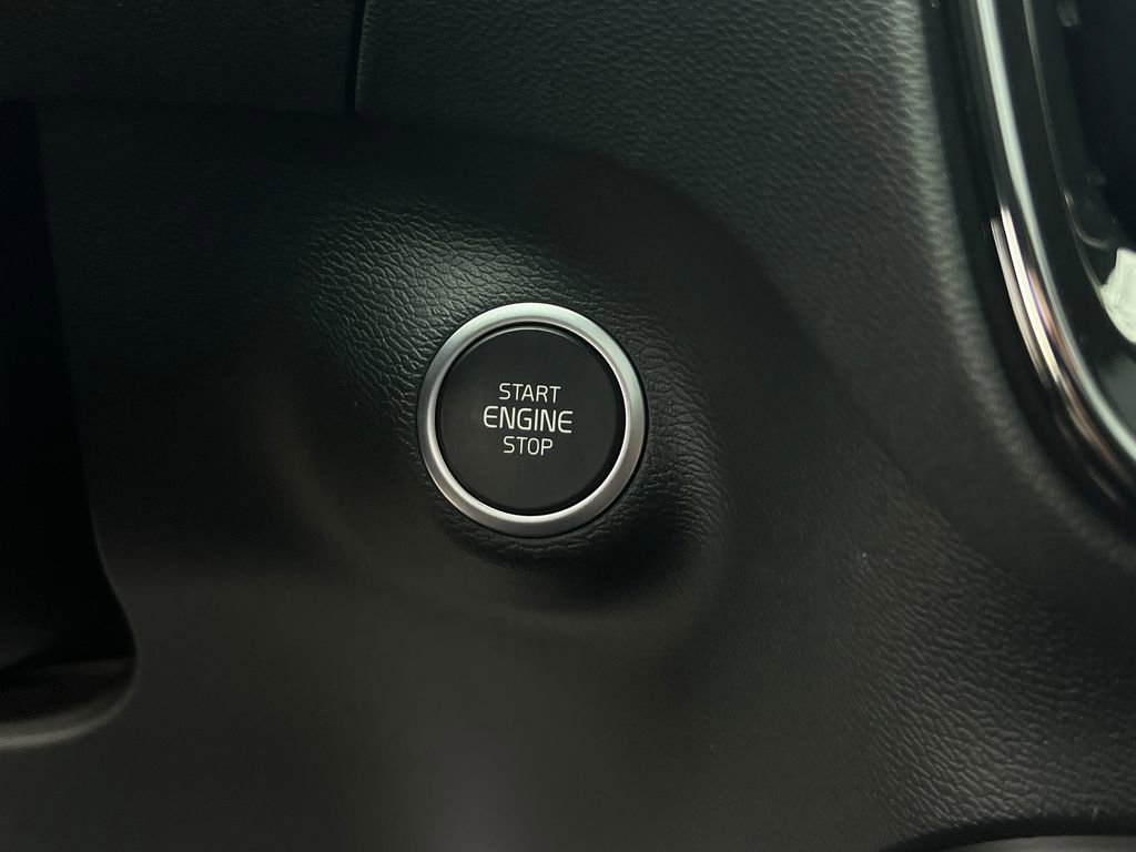 Used 2024 Volvo XC40 B5 Plus w/ Climate Package image 30