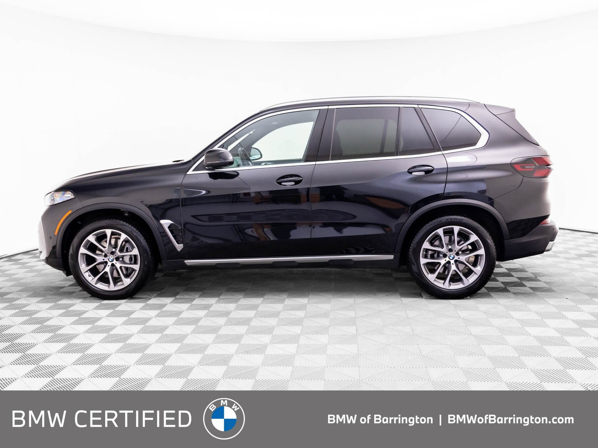 Certified 2024 BMW X5 xDrive40i w/ Premium Package AWD/4WD image 2