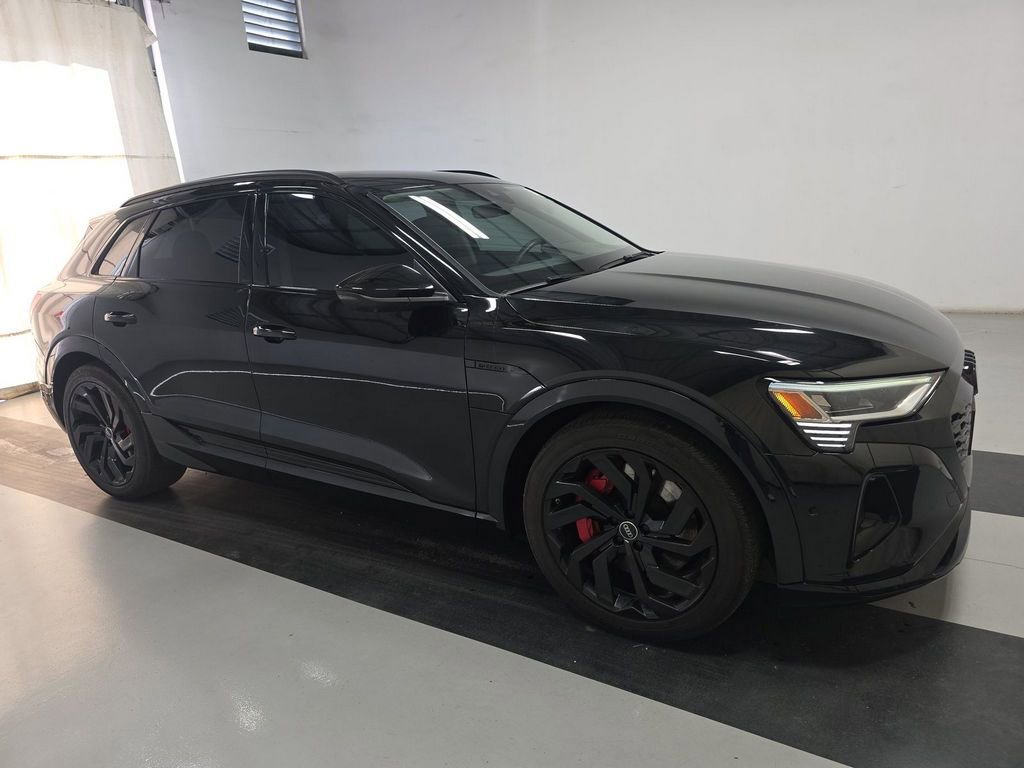 Used 2024 Audi Q8 e-tron Prestige w/ Prestige Package image 3