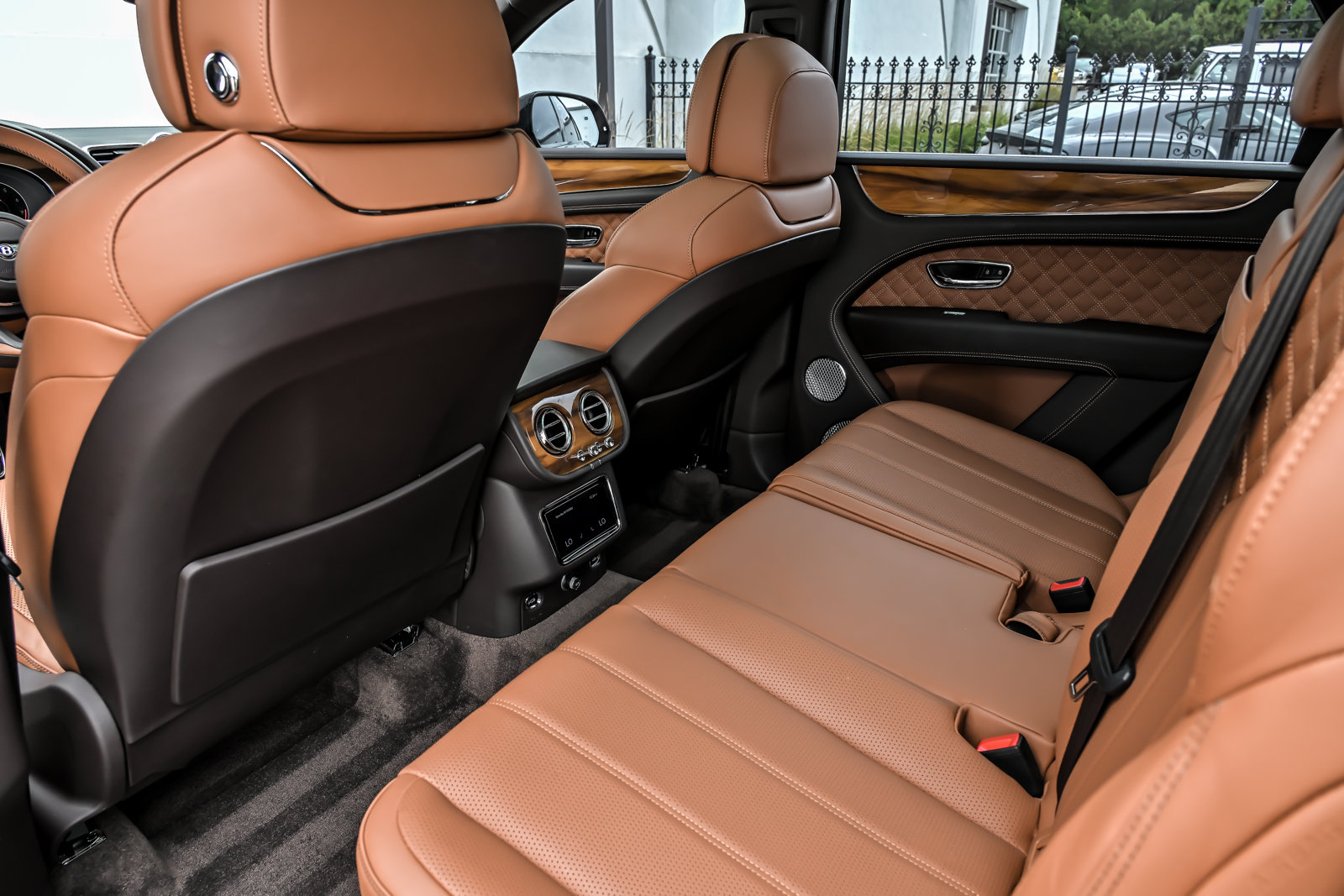 Used 2022 Bentley Bentayga AWD/4WD image 25