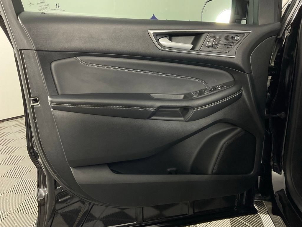 Used 2022 Ford Edge Titanium AWD/4WD image 12