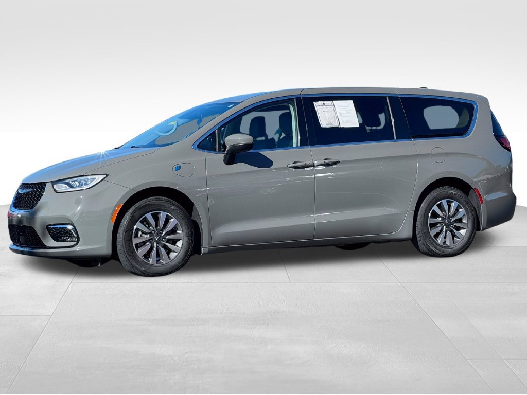 Used 2023 Chrysler Pacifica Touring-L FWD image 3