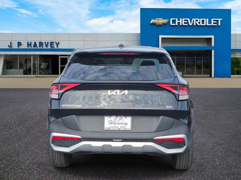 Used 2023 Kia Sportage LX image 5