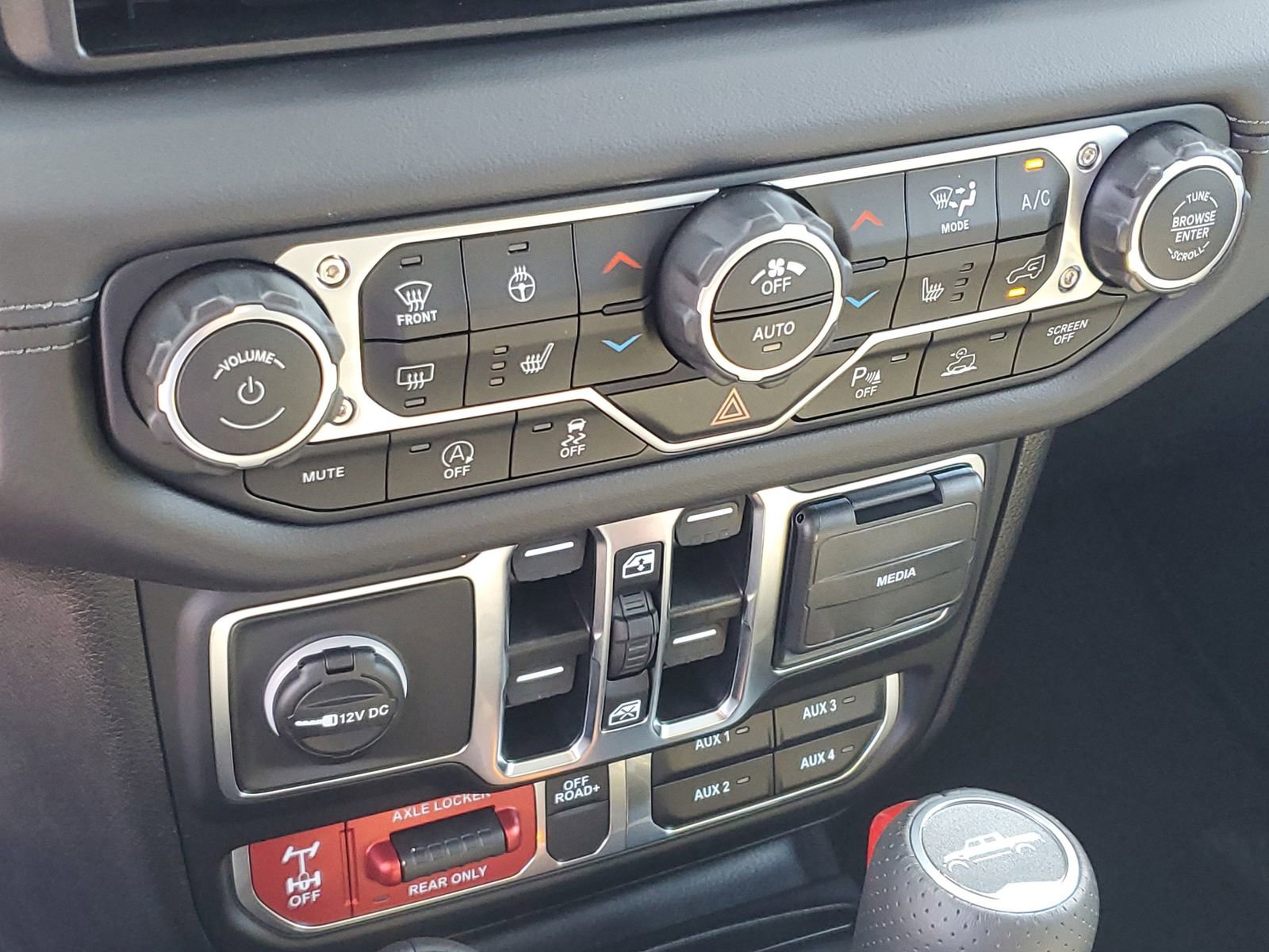 Used 2025 Jeep Gladiator Mojave AWD/4WD image 24