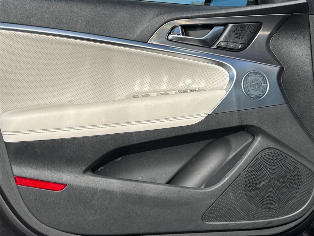 Used 2025 Genesis G70 2.5T w/ Sport Prestige Package image 10